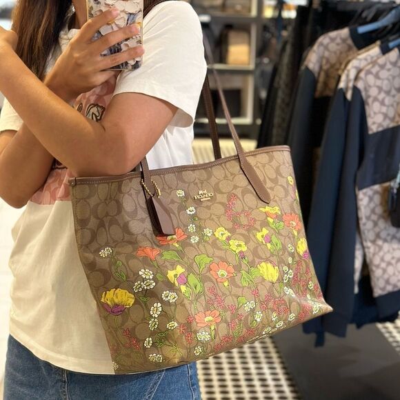 NWT Coach City Tote Bag In Signature Canvas With Floral Print - Picture 7 of 8